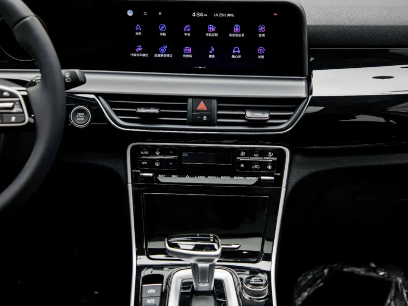 2025 Kia Seltos PREMIUM PV 1.5 Litres 4‑Cylinder Petrol Engine White Black SUV Chinese Specs