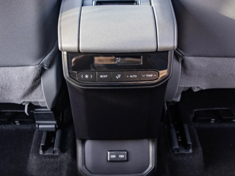 2025 TOYOTA HIGHLANDER GLE 2.5L Hybrid 4‑Cylinder Engine Black Grey SUV GCC Specs