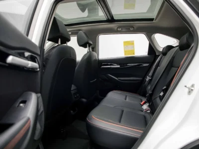 2025 Kia Seltos PREMIUM PV 1.5 Litres 4‑Cylinder Petrol Engine White Black SUV Chinese Specs