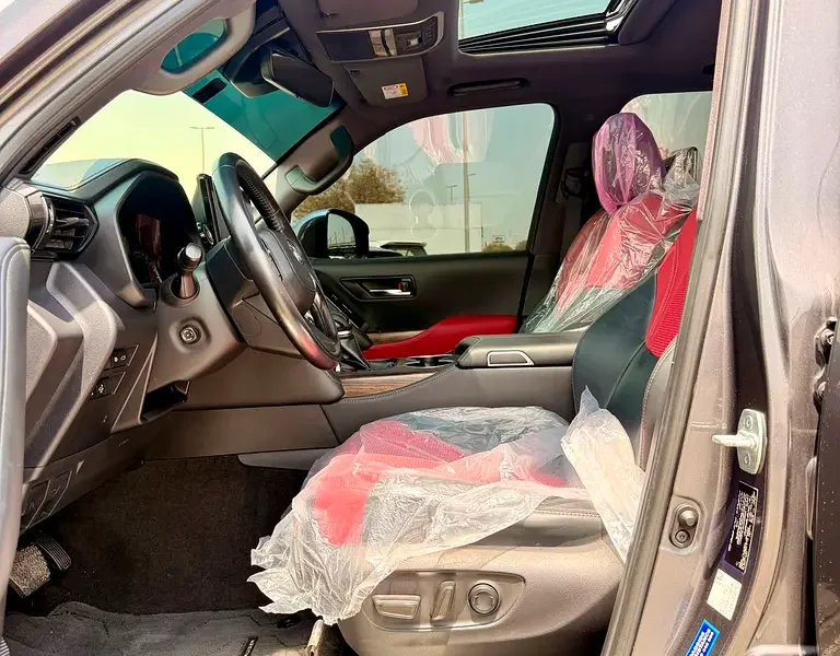 2022 Toyota Land Cruiser VXR 3.5 Litres Twin-Turbo V6 Petrol Engine Grey Maroon SUV GCC Specs