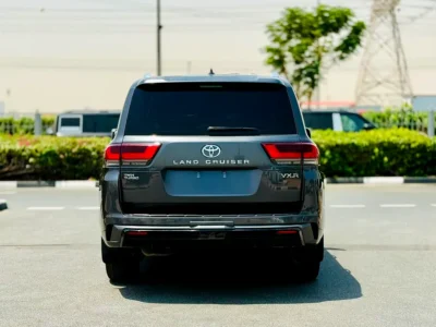 2022 Toyota Land Cruiser VXR 3.5 Litres Twin-Turbo V6 Petrol Engine Grey Maroon SUV GCC Specs