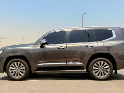 2022 Toyota Land Cruiser VXR 3.5 Litres Twin-Turbo V6 Petrol Engine Grey Maroon SUV GCC Specs