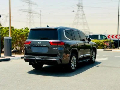 2022 Toyota Land Cruiser VXR 3.5 Litres Twin-Turbo V6 Petrol Engine Grey Maroon SUV GCC Specs