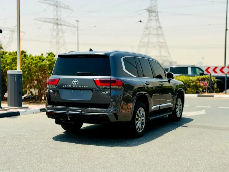 2022 Toyota Land Cruiser VXR 3.5 Litres Twin-Turbo V6 Petrol Engine Grey Maroon SUV GCC Specs