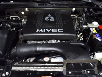 2016 Mitsubishi Pajero GLS 6 Cylinders Petrol Engine Black Beige SUV GCC Specs Automatic