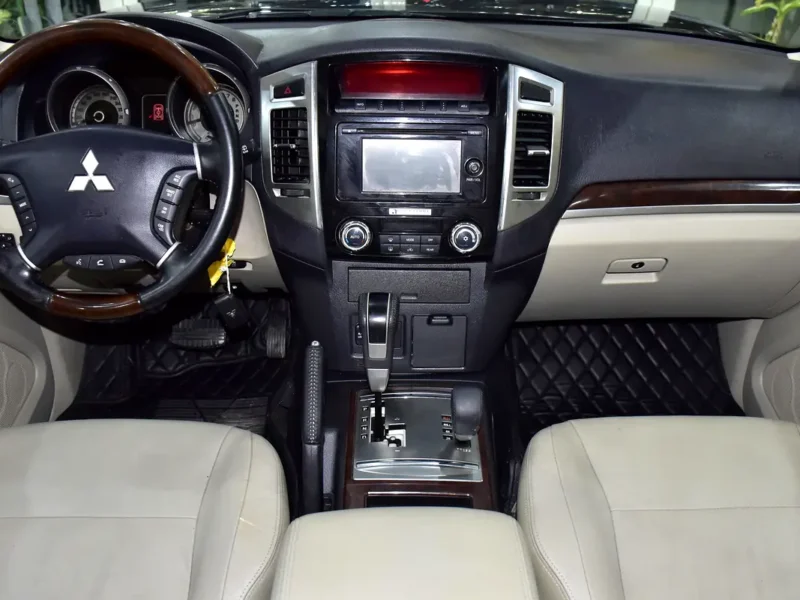 2016 Mitsubishi Pajero GLS 6 Cylinders Petrol Engine Black Beige SUV GCC Specs Automatic