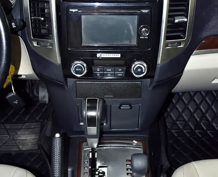 2016 Mitsubishi Pajero GLS 6 Cylinders Petrol Engine Black Beige SUV GCC Specs Automatic