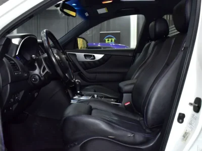 2016 Infiniti QX70 S 6 Cylinders Petrol Engine White Black SUV GCC Specs Automatic