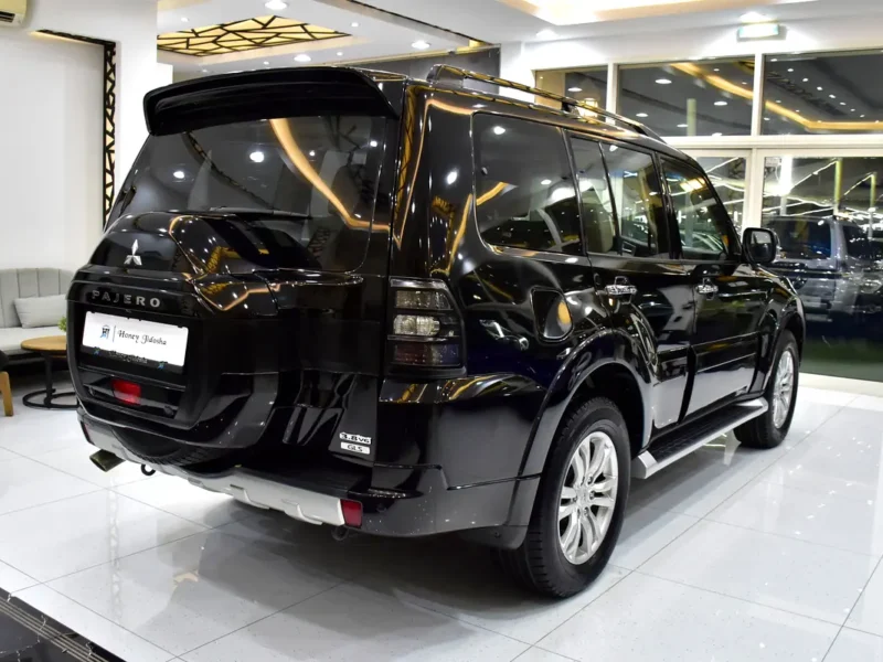 2016 Mitsubishi Pajero GLS 6 Cylinders Petrol Engine Black Beige SUV GCC Specs Automatic