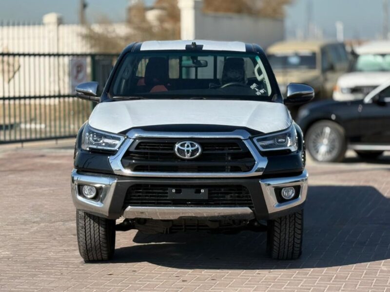 2026 Toyota Hilux SR5 2.7 Litres 4 Cylinders Petrol Engine Black Red Pickup Truck GCC Specs