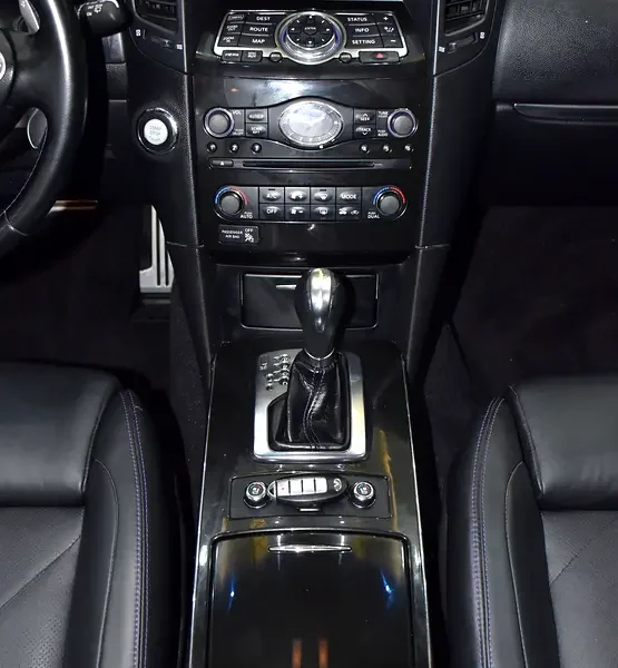 2016 Infiniti QX70 S 6 Cylinders Petrol Engine White Black SUV GCC Specs Automatic