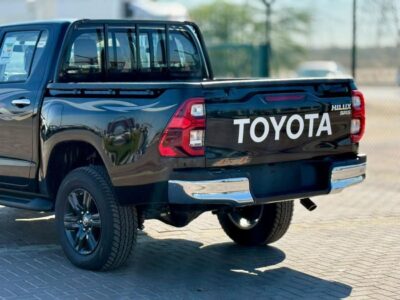 2026 Toyota Hilux SR5 2.7 Litres 4 Cylinders Petrol Engine Black Red Pickup Truck GCC Specs