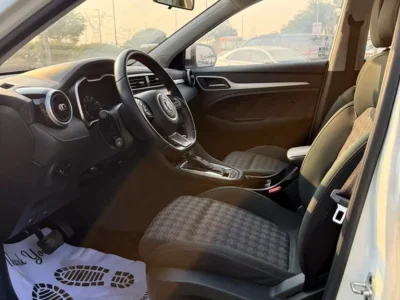 2025 MG ZS Comfort 1.5 Litres 4 Cylinders Petrol Engine White Black SUV GCC Specs Automatic