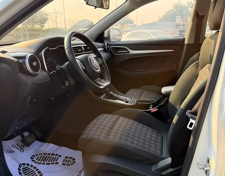 2025 MG ZS Comfort 1.5 Litres 4 Cylinders Petrol Engine White Black SUV GCC Specs Automatic