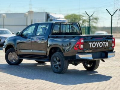2026 Toyota Hilux SR5 2.7 Litres 4 Cylinders Petrol Engine Black Red Pickup Truck GCC Specs