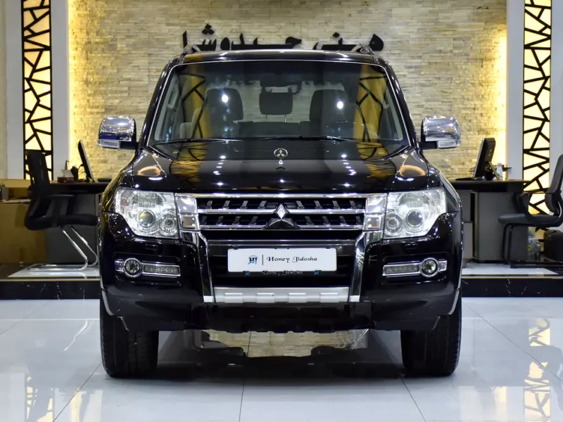 2016 Mitsubishi Pajero GLS 6 Cylinders Petrol Engine Black Beige SUV GCC Specs Automatic