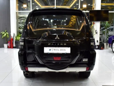 2016 Mitsubishi Pajero GLS 6 Cylinders Petrol Engine Black Beige SUV GCC Specs Automatic