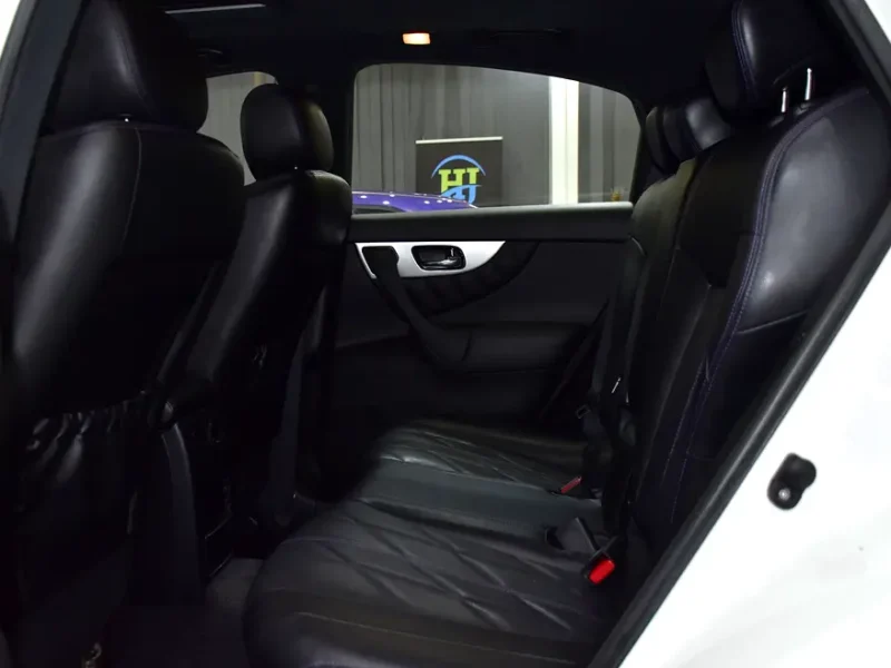 2016 Infiniti QX70 S 6 Cylinders Petrol Engine White Black SUV GCC Specs Automatic