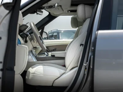 2026 Range Rover Autobiography P530 4.4 Litres 8 Cylinders Petrol Engine Silver White SUV