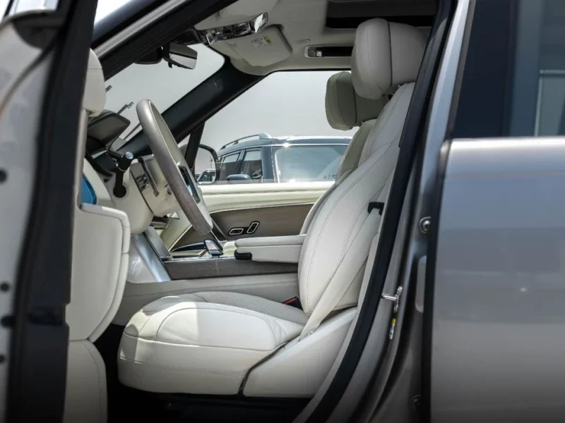 2026 Range Rover Autobiography P530 4.4 Litres 8 Cylinders Petrol Engine Silver White SUV