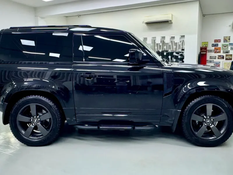 2022 Land Rover Defender 90 X-Dynamic HSE P400 3.0L Inline-6 Turbocharged Engine Black Grey SUV