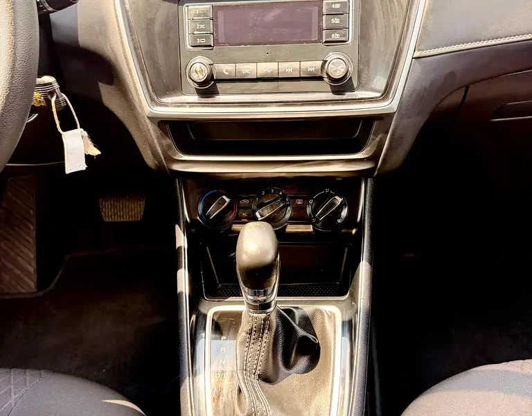 2022 MG MG5 Standard 1.5 Litres 4 Cylinders Petrol Engine White Black Sedan GCC specs Automatic