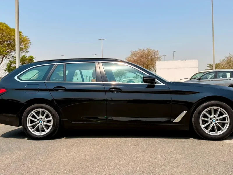 2023 BMW 5-Series 520i 2.0 Litres 4 Cylinders Petrol Engine Black Yellow Hatchback GCC Specs