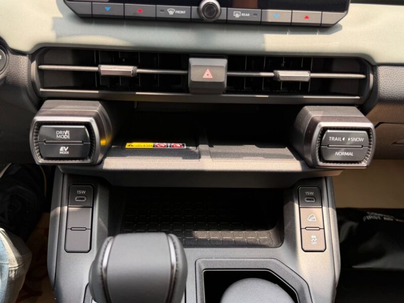 2026 Toyota RAV 4 XLE HEV Hybrid Adventure 2.5 Litres 4 Cylinders Engine White Grey SUV GCC
