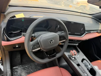 2025 Changan X5 Plus BEYOND PRO 1.5-liter Turbocharged 4-cylinder Engine Black Red SUV