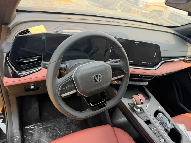 2025 Changan X5 Plus BEYOND PRO 1.5-liter Turbocharged 4-cylinder Engine Black Red SUV