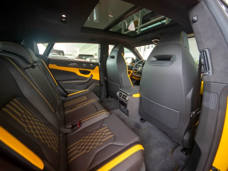 2025 Lamborghini Urus SE V8 4.0 Litres Twin-Turbo Plug-in Hybrid Yellow Black SUV Japanese Specs