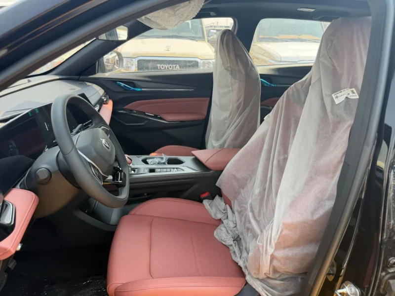 2025 Changan X5 Plus BEYOND PRO 1.5-liter Turbocharged 4-cylinder Engine Black Red SUV
