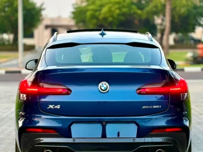 2021 BMW X4 xDrive30i M Sport 2.0L turbocharged 4-cylinder Petrol Engine Blue Red SUV GCC Specs
