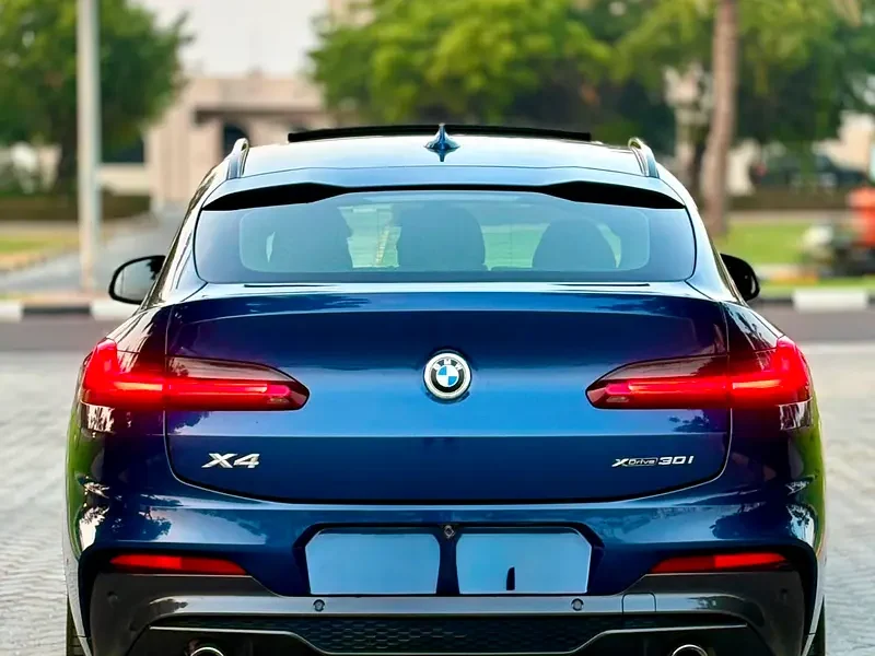 2021 BMW X4 xDrive30i M Sport 2.0L turbocharged 4-cylinder Petrol Engine Blue Red SUV GCC Specs