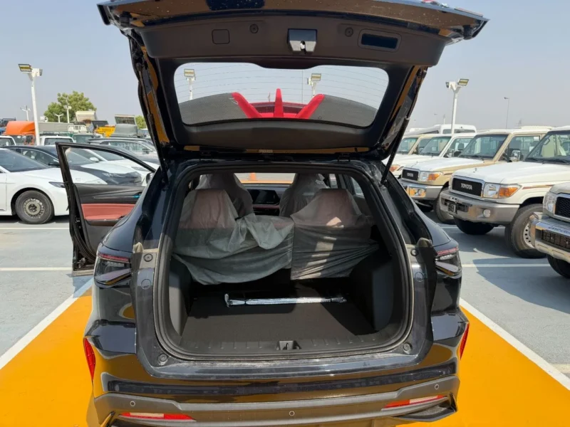 2025 Changan X5 Plus BEYOND PRO 1.5-liter Turbocharged 4-cylinder Engine Black Red SUV