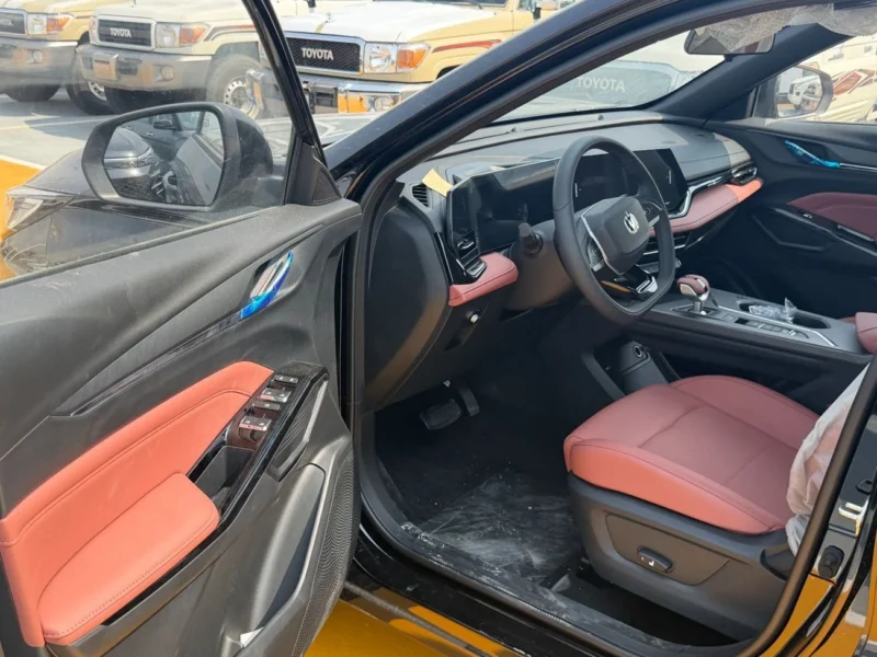 2025 Changan X5 Plus BEYOND PRO 1.5-liter Turbocharged 4-cylinder Engine Black Red SUV