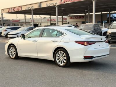 2025 LEXUS ES 300H 2.5 Litres 4 Cylinders Hybrid Engine White Mustard Sedan US Specs