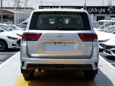 2026 Toyota Land Cruiser VXR 4.0 Litres 6 Cylinders Petrol Engine Silver Beige SUV GCC Specs
