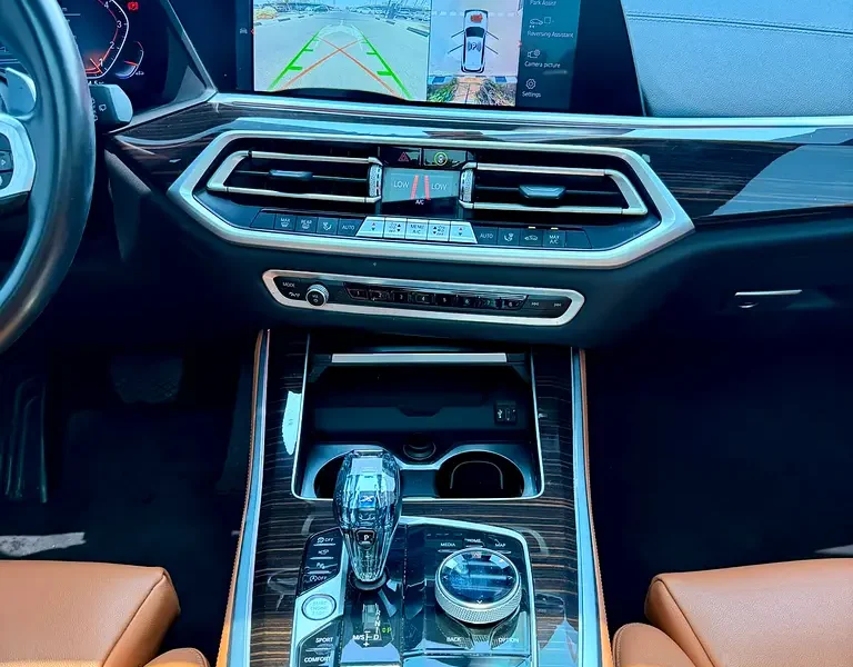 2022 BMW X5 sDrive40i 3.0 Litres 6 Cylinders Petrol Engine White Tan SUV GCC Specs Automatic