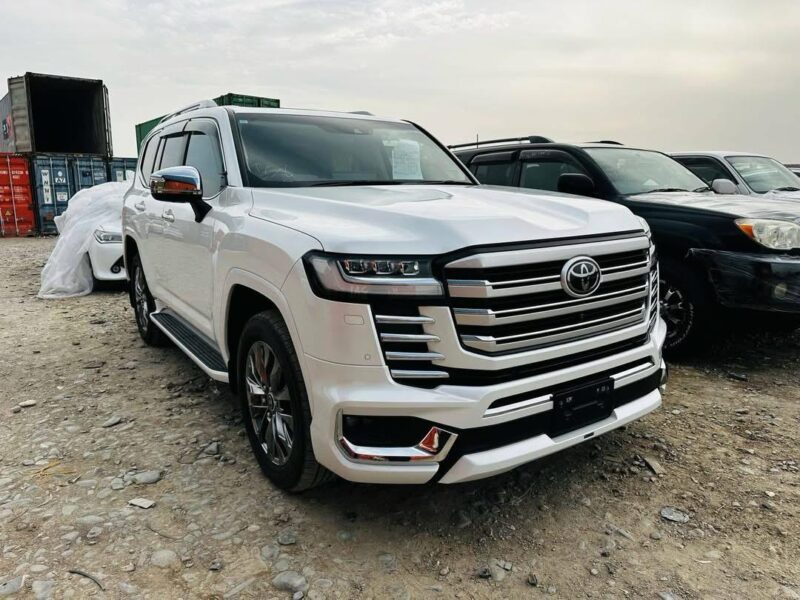 2027 Toyota Land Cruiser ZX 3.5L Twin-Turbocharged V6 Petrol Engine White Beige SUV GCC RHD