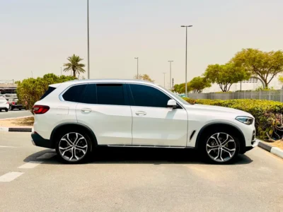 2022 BMW X5 sDrive40i 3.0 Litres 6 Cylinders Petrol Engine White Tan SUV GCC Specs Automatic