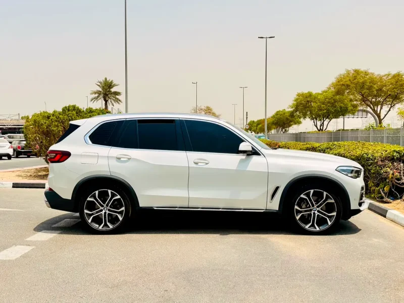 2022 BMW X5 sDrive40i 3.0 Litres 6 Cylinders Petrol Engine White Tan SUV GCC Specs Automatic