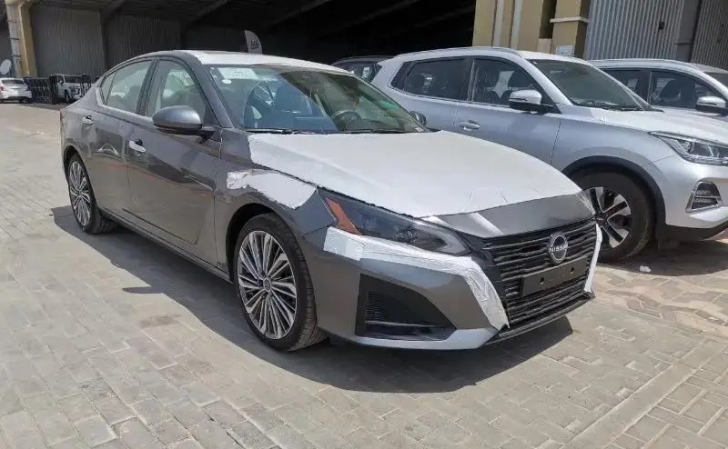 2025 Nissan Altima 2.5L Naturally Aspirated 4 Cylinders Petrol Engine Grey Beige Sedan GCC