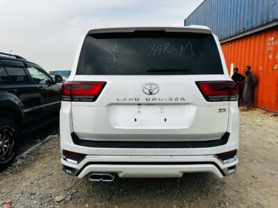 2027 Toyota Land Cruiser ZX 3.5L Twin-Turbocharged V6 Petrol Engine White Beige SUV GCC RHD