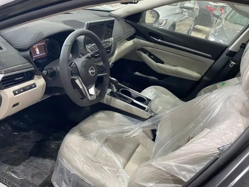 2025 Nissan Altima 2.5L Naturally Aspirated 4 Cylinders Petrol Engine Grey Beige Sedan GCC