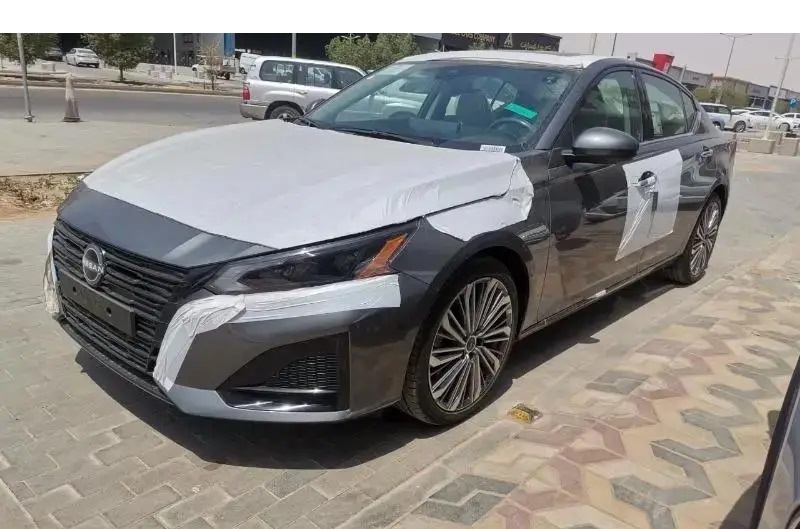2025 Nissan Altima 2.5L Naturally Aspirated 4 Cylinders Petrol Engine Grey Beige Sedan GCC