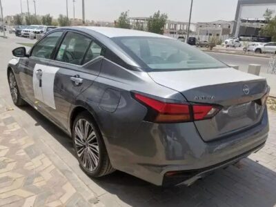 2025 Nissan Altima 2.5L Naturally Aspirated 4 Cylinders Petrol Engine Grey Beige Sedan GCC