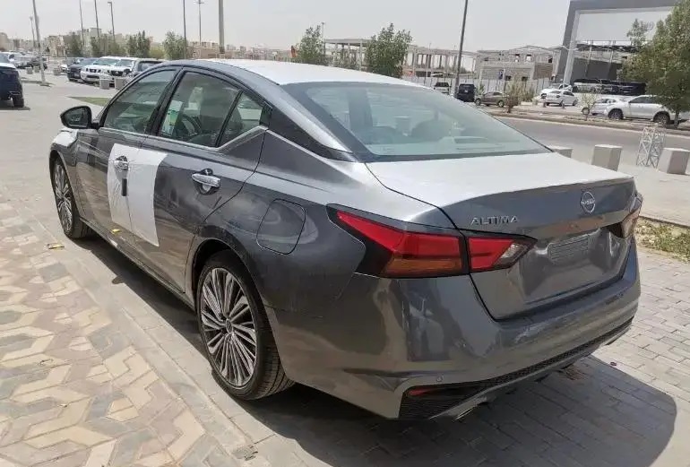 2025 Nissan Altima 2.5L Naturally Aspirated 4 Cylinders Petrol Engine Grey Beige Sedan GCC