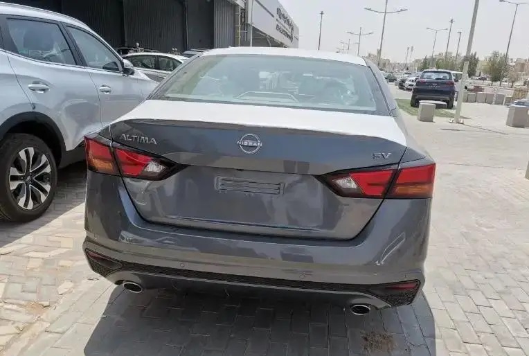 2025 Nissan Altima 2.5L Naturally Aspirated 4 Cylinders Petrol Engine Grey Beige Sedan GCC