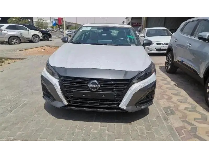 2025 Nissan Altima 2.5L Naturally Aspirated 4 Cylinders Petrol Engine Grey Beige Sedan GCC